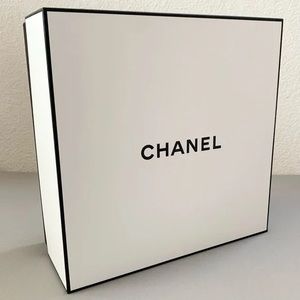 CHANEL Box